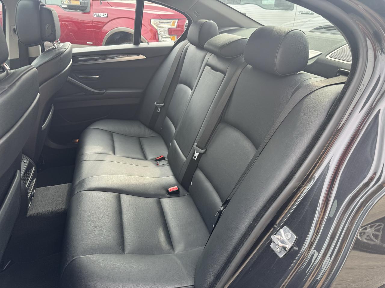 BMW 5-Series 535xi 2011