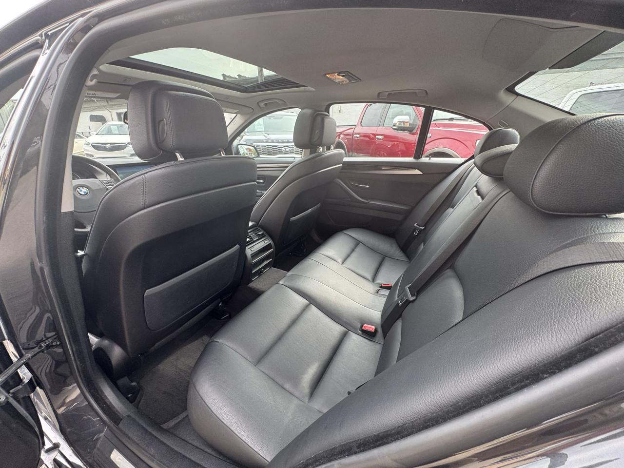 BMW 5-Series 535xi 2011