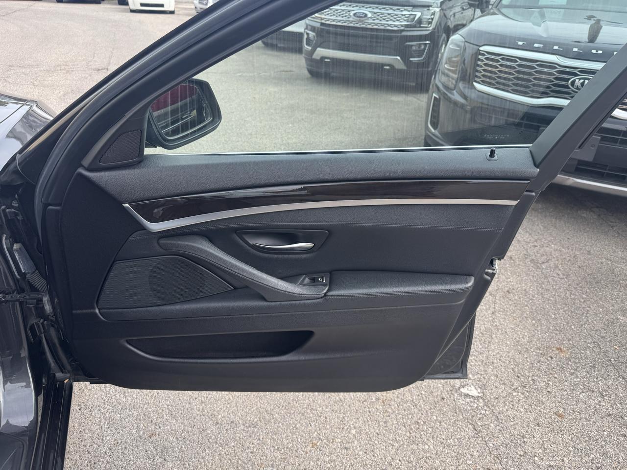 BMW 5-Series 535xi 2011