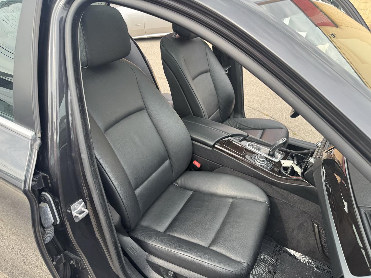 BMW 5-Series 535xi 2011