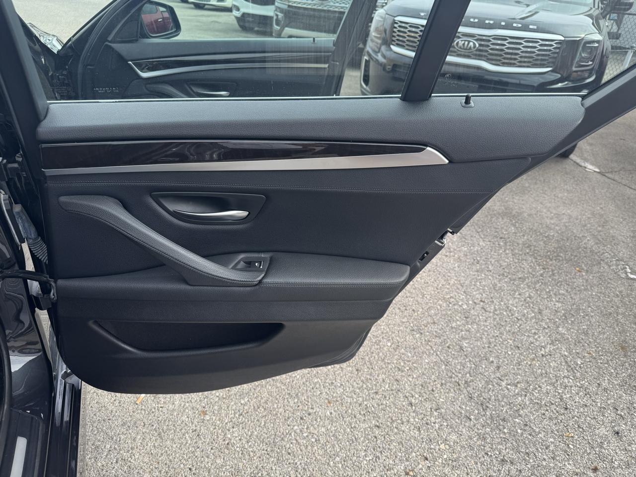 BMW 5-Series 535xi 2011