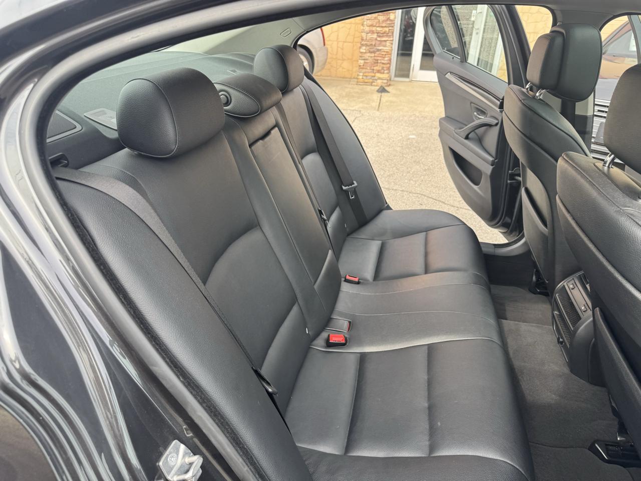 BMW 5-Series 535xi 2011