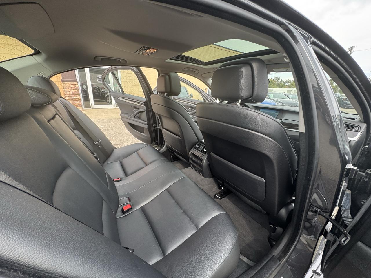 BMW 5-Series 535xi 2011