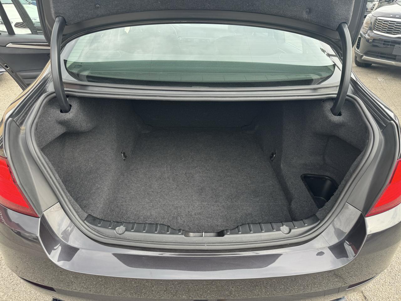 BMW 5-Series 535xi 2011