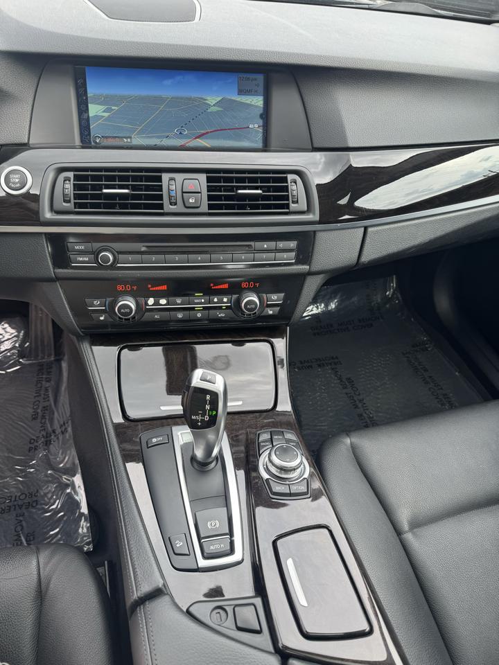 BMW 5-Series 535xi 2011