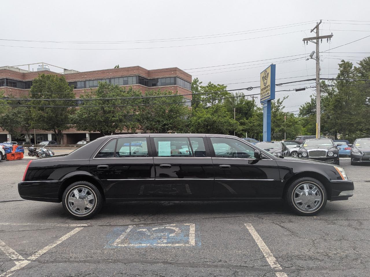 Cadillac DTS Professional 4dr Sdn Limousine 2007