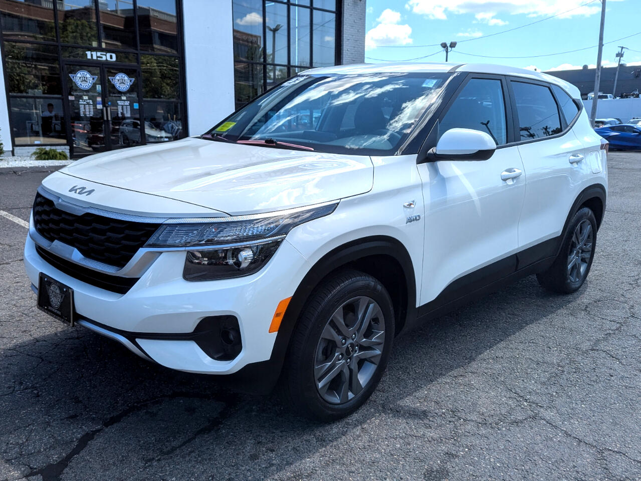 2023 Kia Seltos LX photo 2