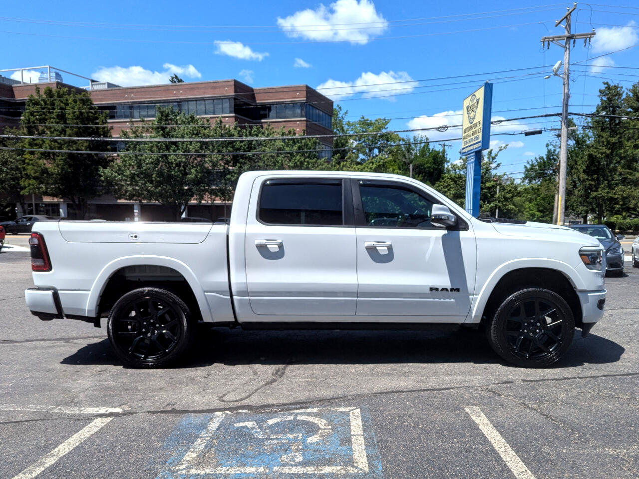 2020 Ram 1500 Laramie photo 6