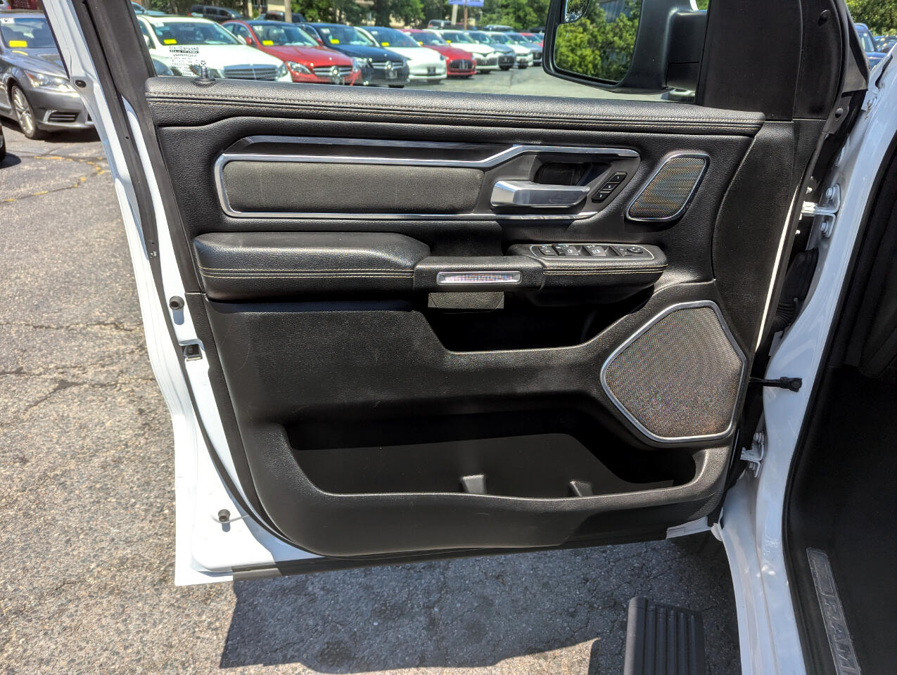 2020 Ram 1500 Laramie photo 11