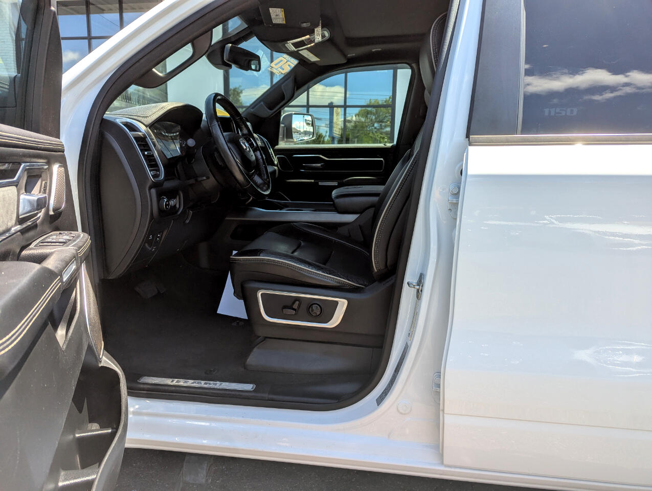 2020 Ram 1500 Laramie photo 12