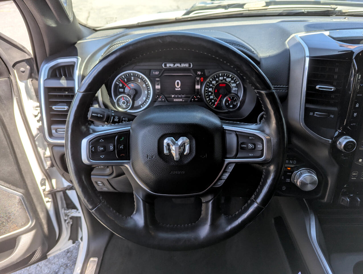 2020 Ram 1500 Laramie photo 17