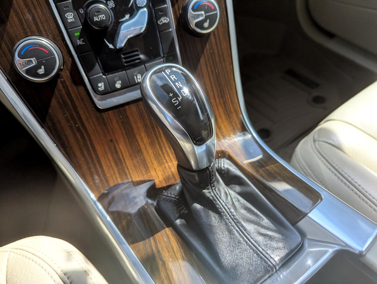 2014 Volvo XC60 photo 24