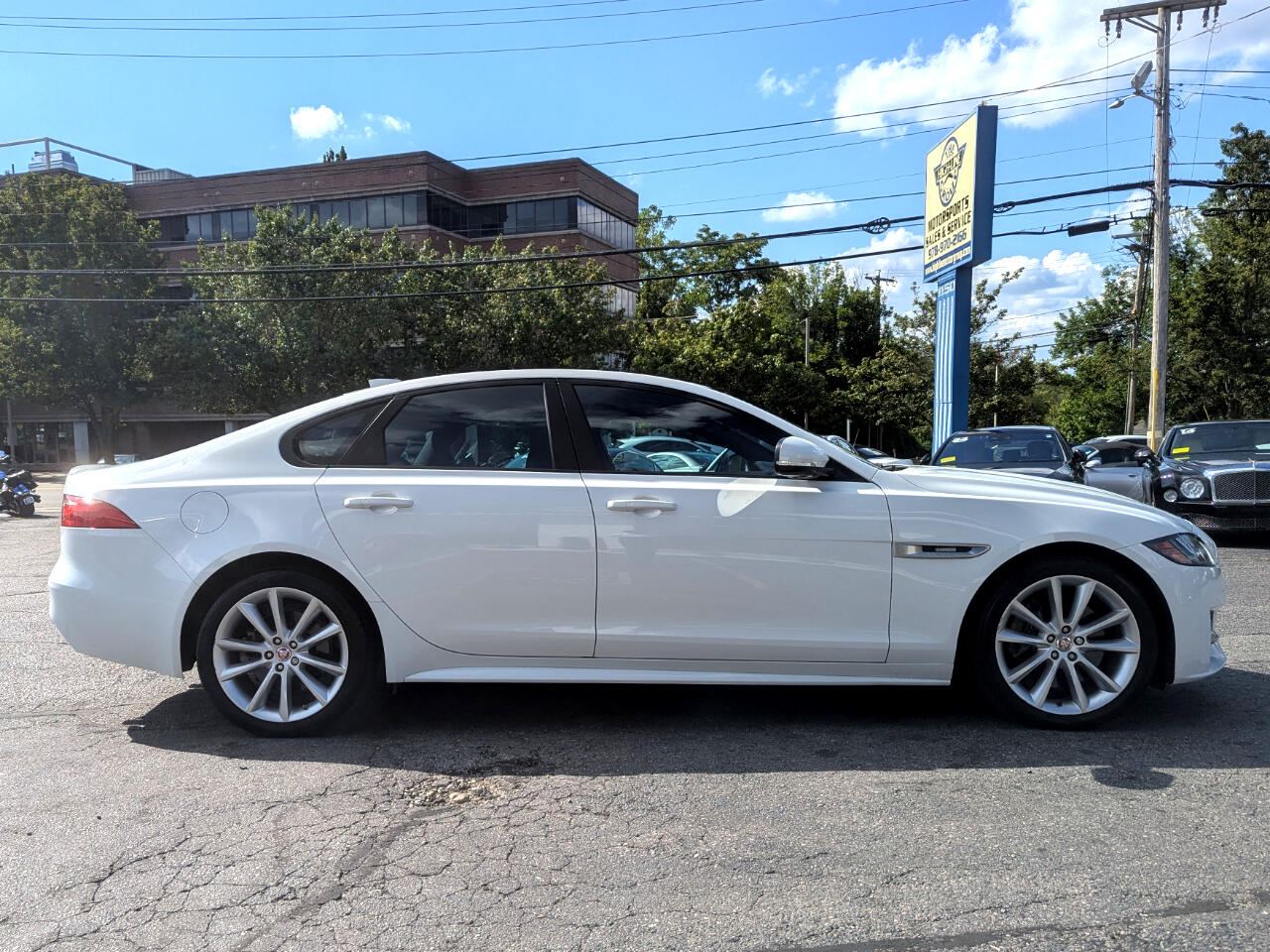 2016 Jaguar XF 35t R-Sport AWD photo 6