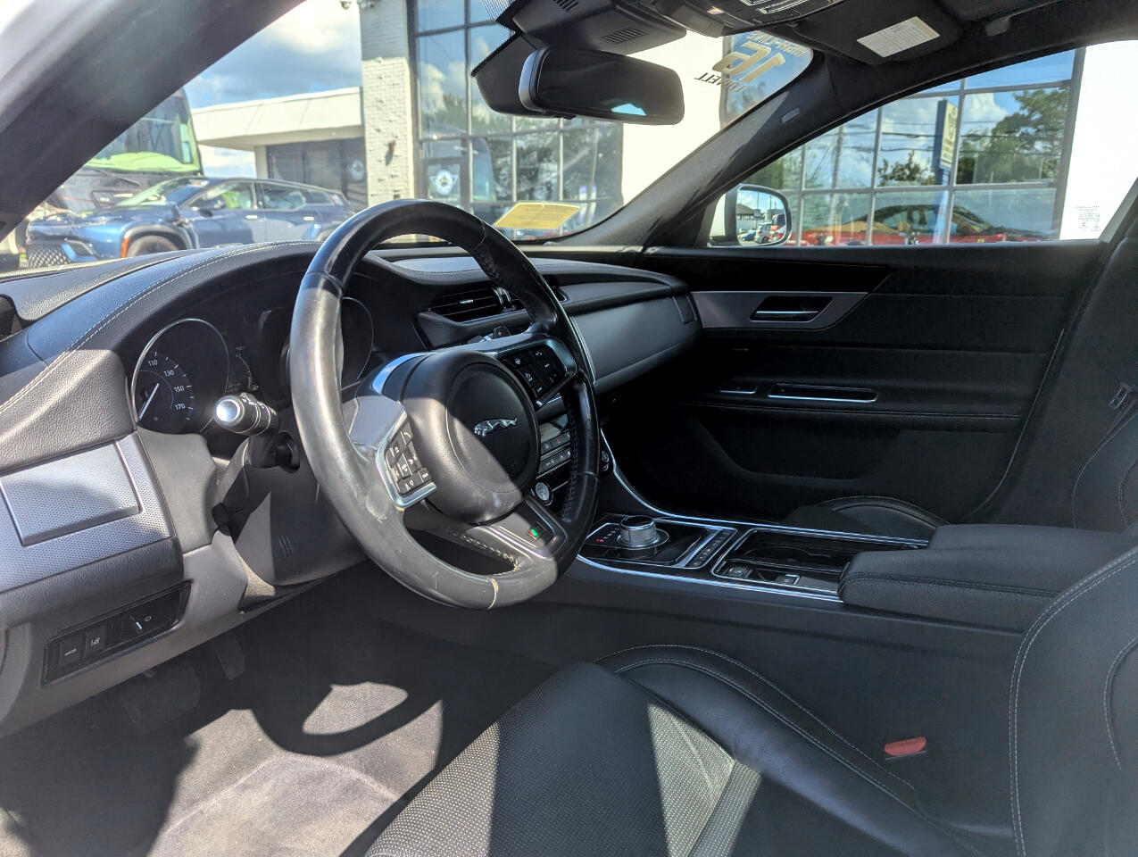 2016 Jaguar XF 35t R-Sport AWD photo 14