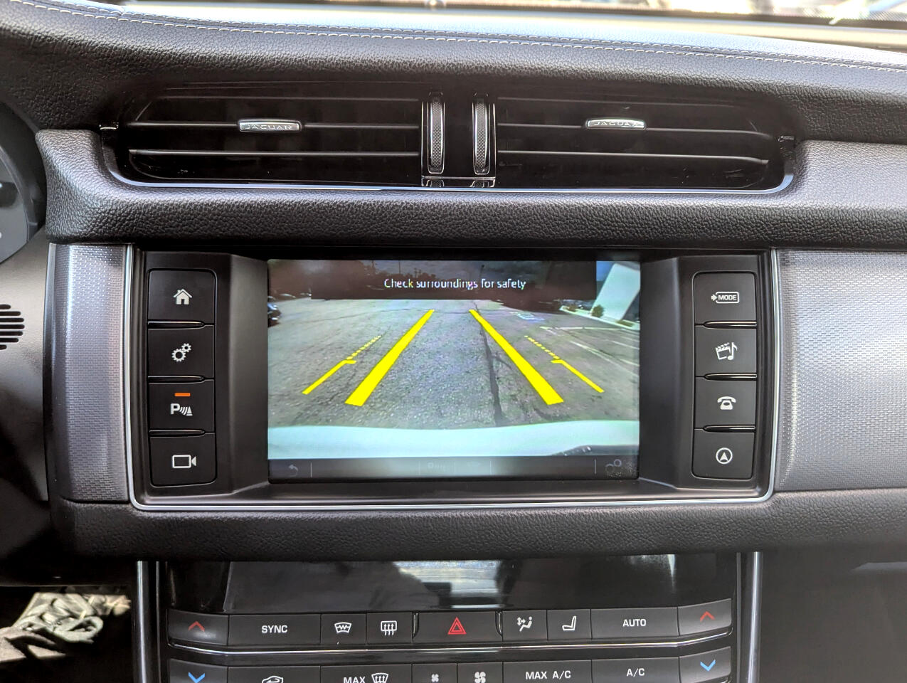 2016 Jaguar XF 35t R-Sport AWD photo 23