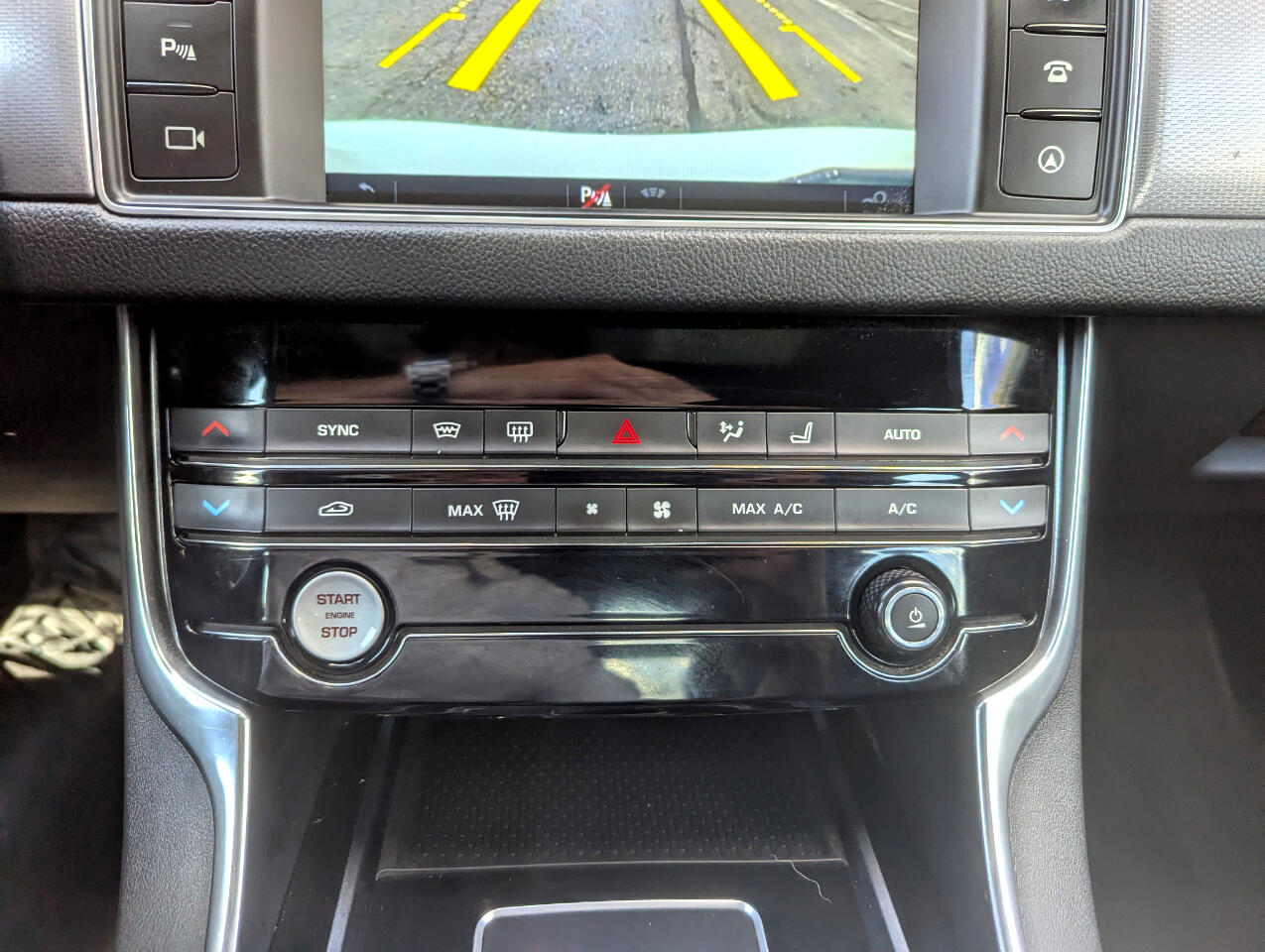 2016 Jaguar XF 35t R-Sport AWD photo 24
