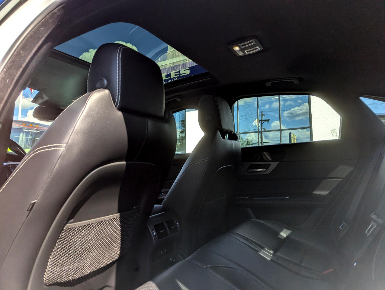 2016 Jaguar XF 35t R-Sport AWD photo 39