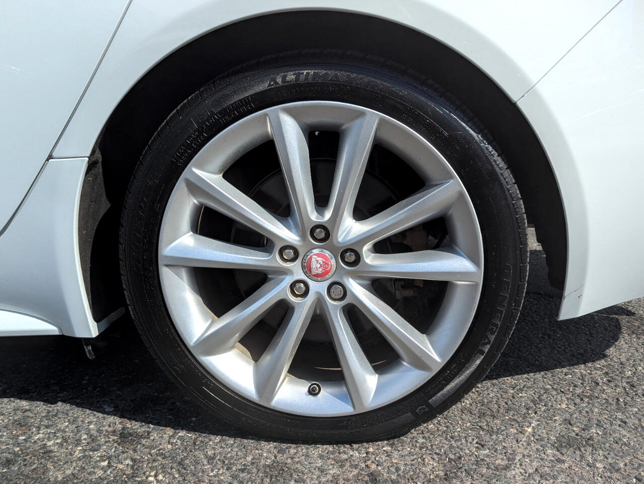 2016 Jaguar XF 35t R-Sport AWD photo 53