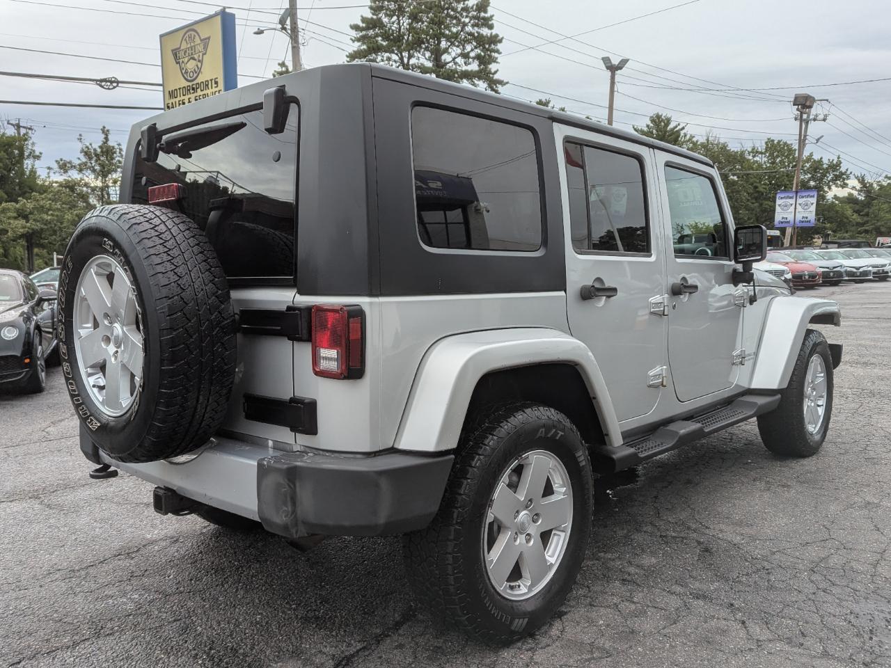 Jeep Wrangler Unlimited 4WD 4dr Sahara 2010