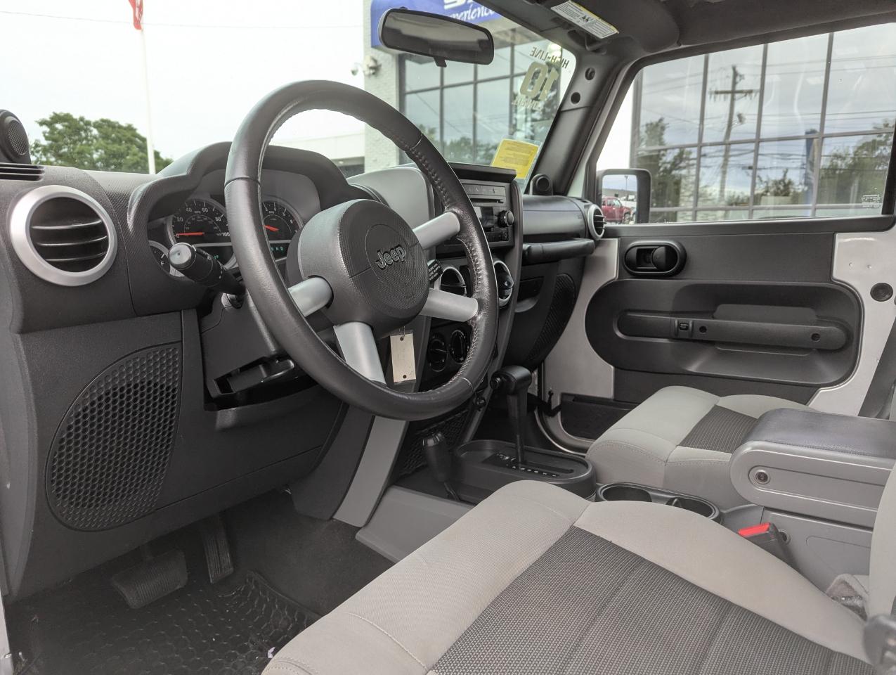 Jeep Wrangler Unlimited 4WD 4dr Sahara 2010