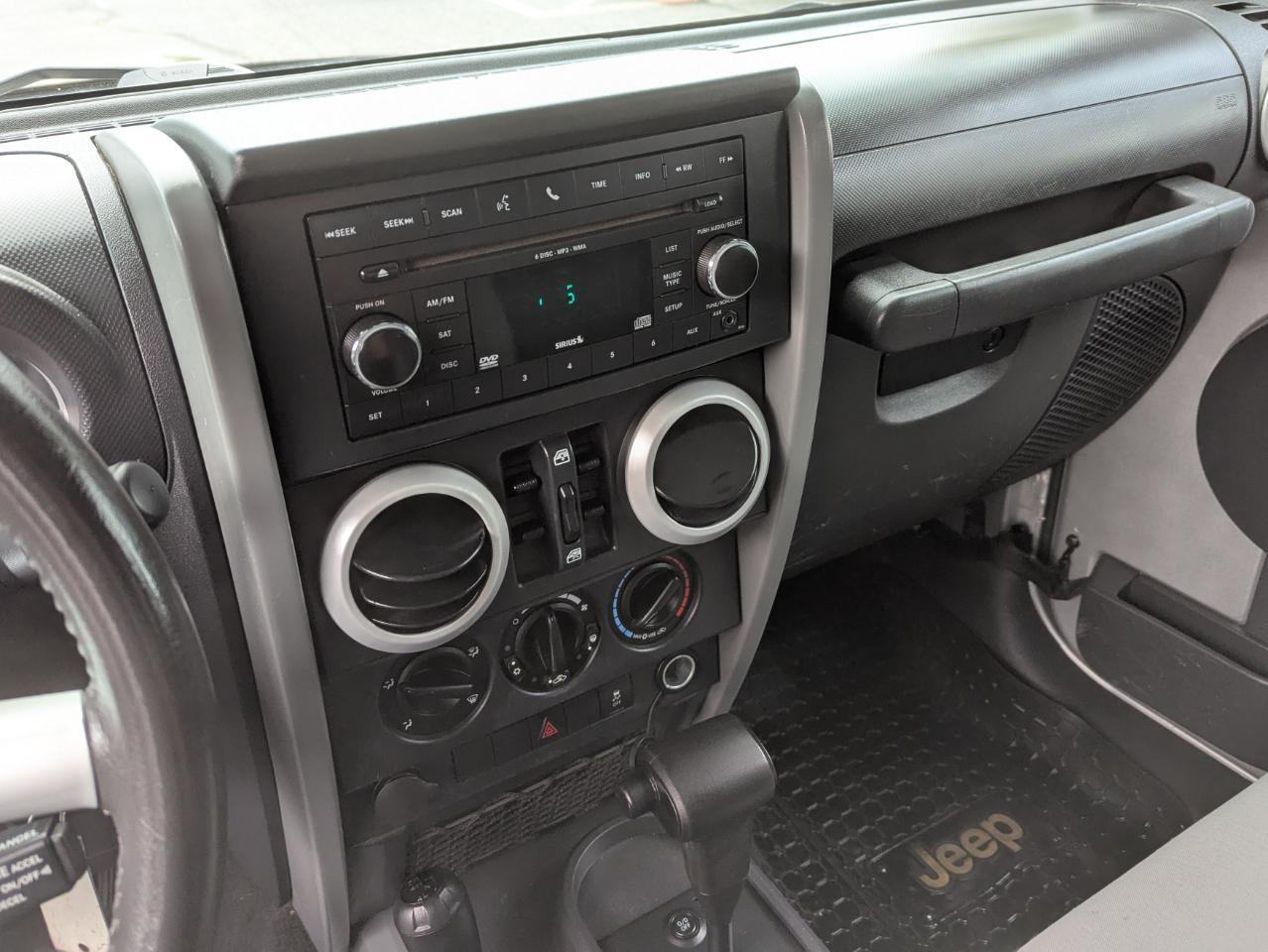 Jeep Wrangler Unlimited 4WD 4dr Sahara 2010