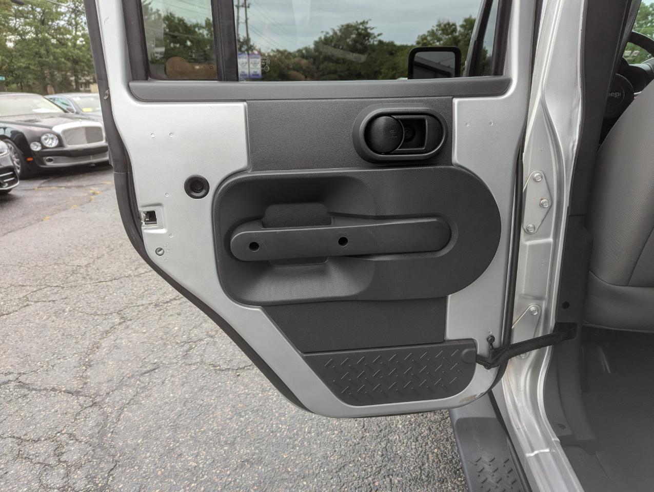 Jeep Wrangler Unlimited 4WD 4dr Sahara 2010
