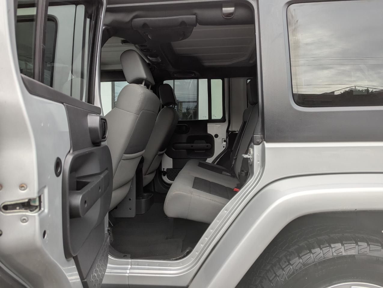 Jeep Wrangler Unlimited 4WD 4dr Sahara 2010