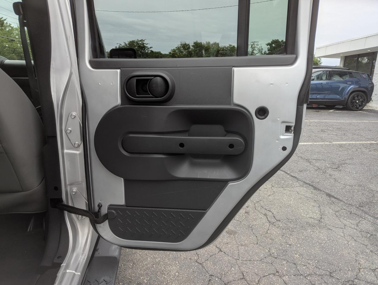 Jeep Wrangler Unlimited 4WD 4dr Sahara 2010