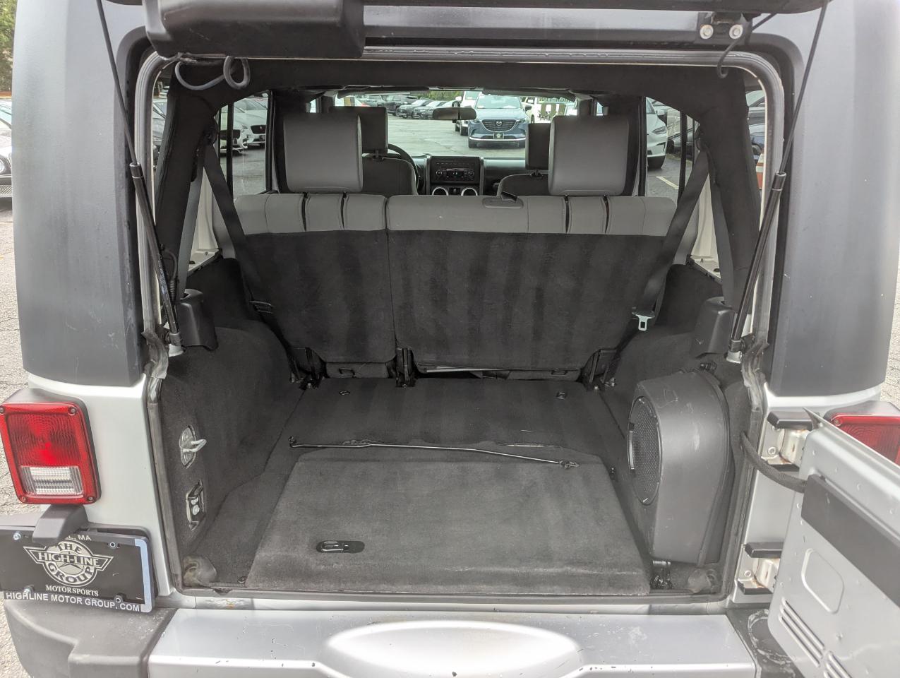 Jeep Wrangler Unlimited 4WD 4dr Sahara 2010