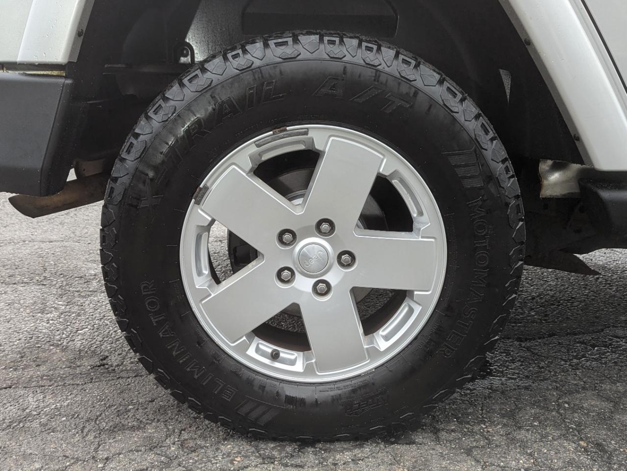 Jeep Wrangler Unlimited 4WD 4dr Sahara 2010