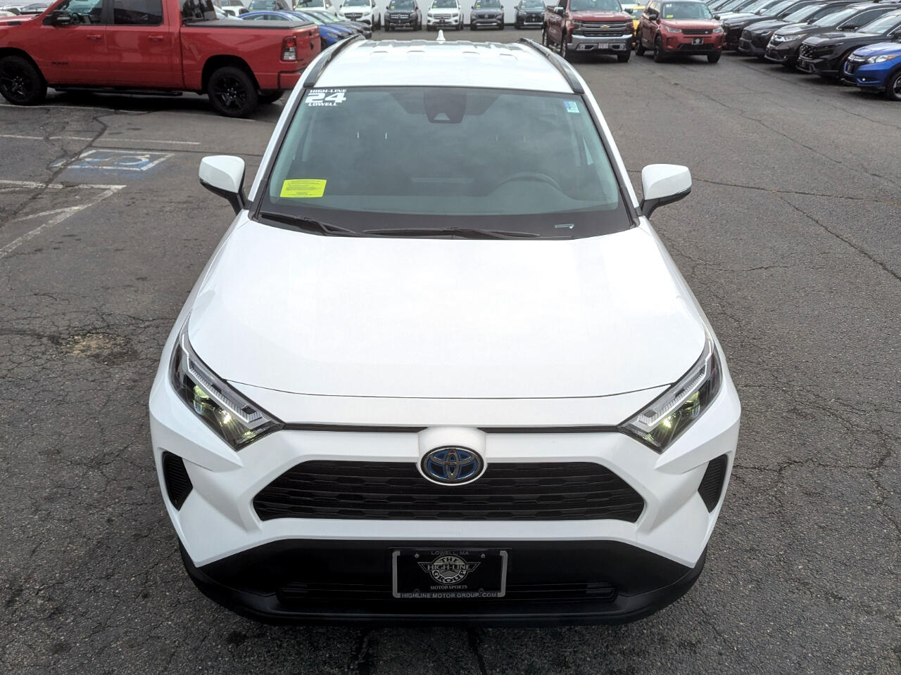 2024 Toyota RAV4 Hybrid XLE photo 3
