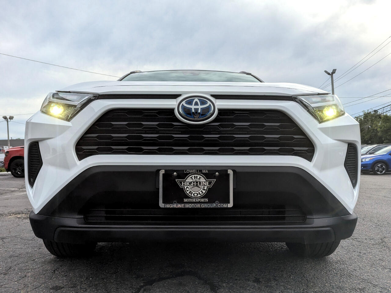 2024 Toyota RAV4 Hybrid XLE photo 4