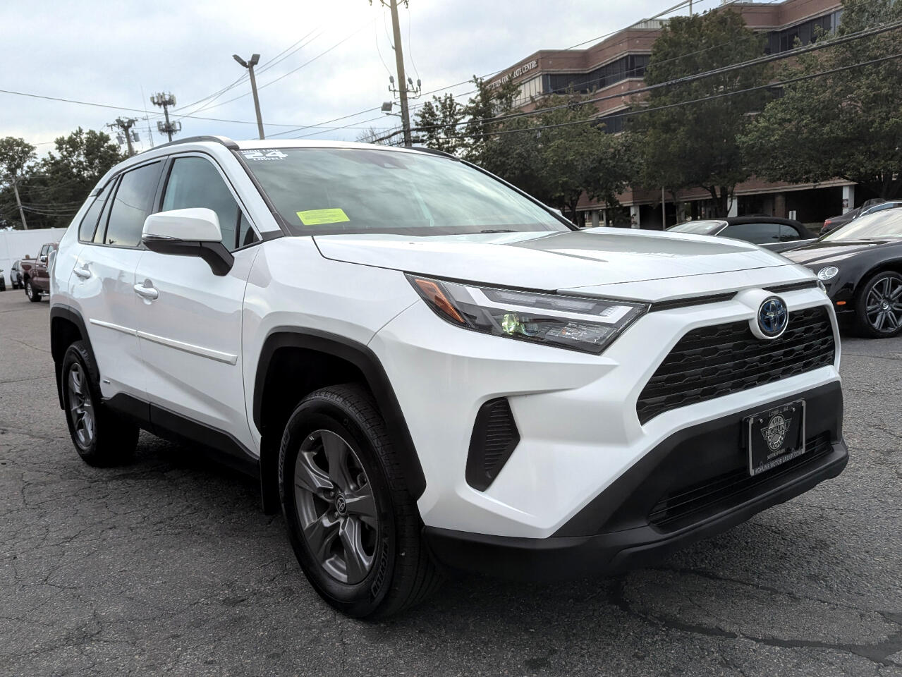 2024 Toyota RAV4 Hybrid XLE photo 5