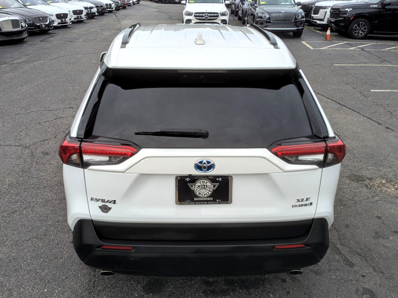2024 Toyota RAV4 Hybrid XLE photo 6