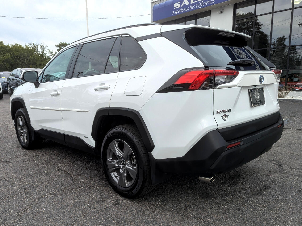 2024 Toyota RAV4 Hybrid XLE photo 8