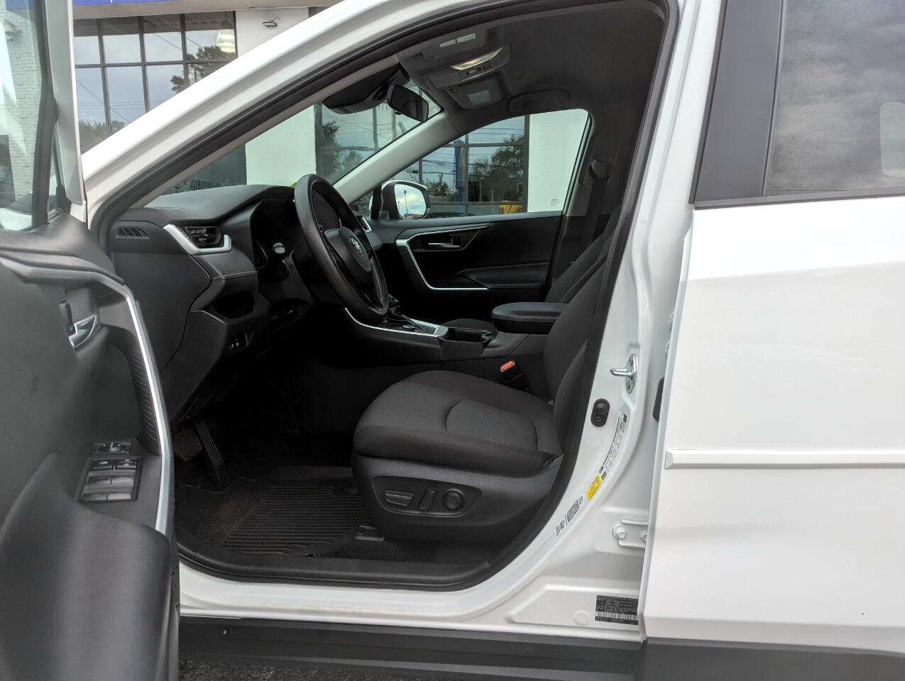 2024 Toyota RAV4 Hybrid XLE photo 11