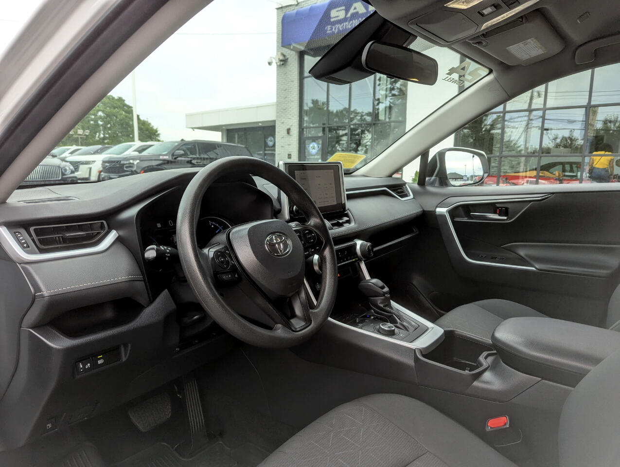 2024 Toyota RAV4 Hybrid XLE photo 13