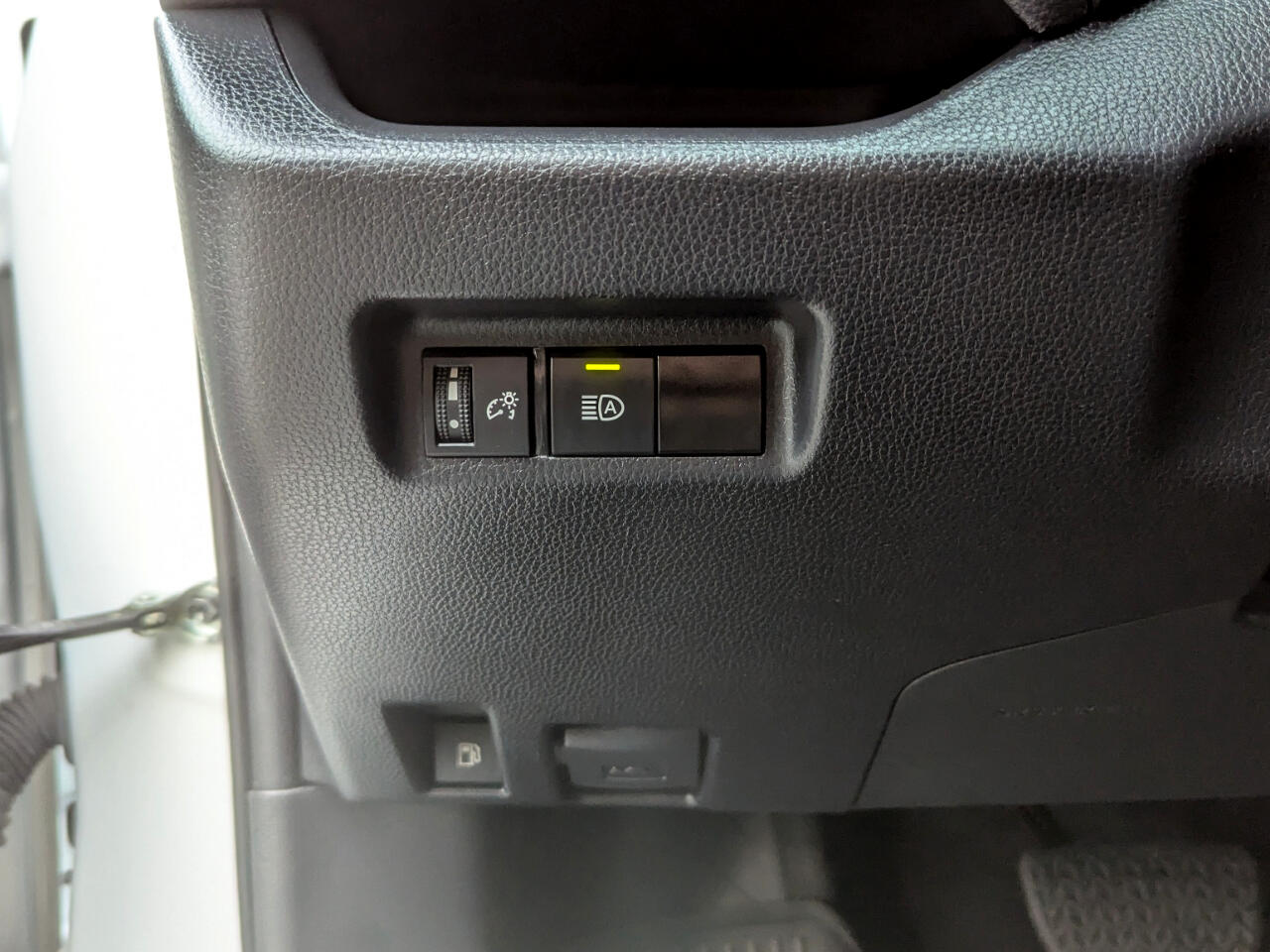 2024 Toyota RAV4 Hybrid XLE photo 14