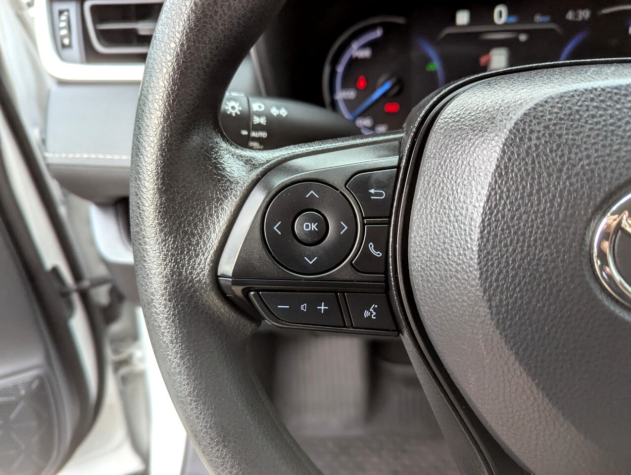 2024 Toyota RAV4 Hybrid XLE photo 16