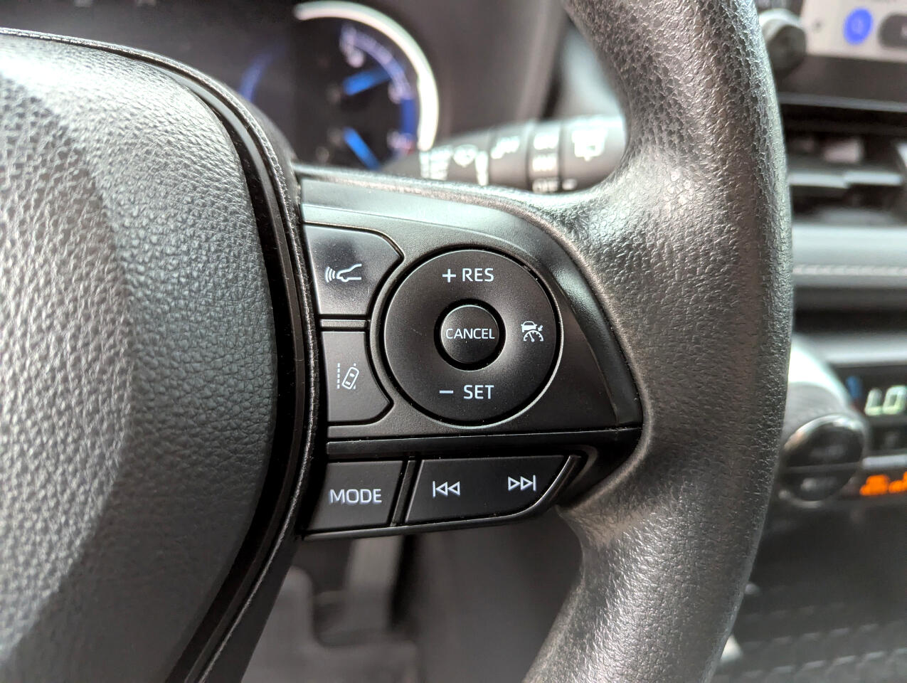 2024 Toyota RAV4 Hybrid XLE photo 17