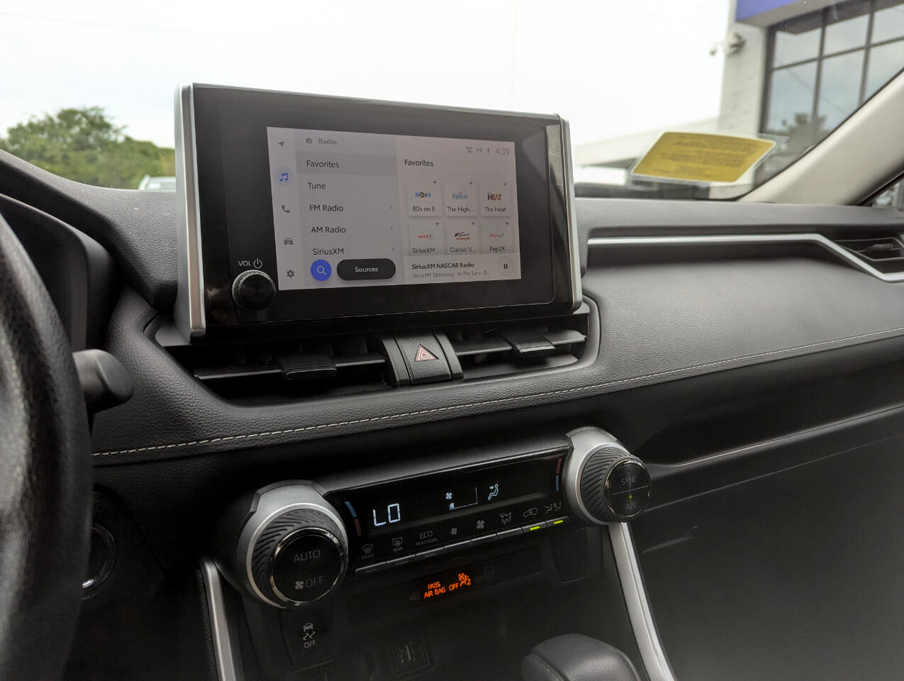 2024 Toyota RAV4 Hybrid XLE photo 20