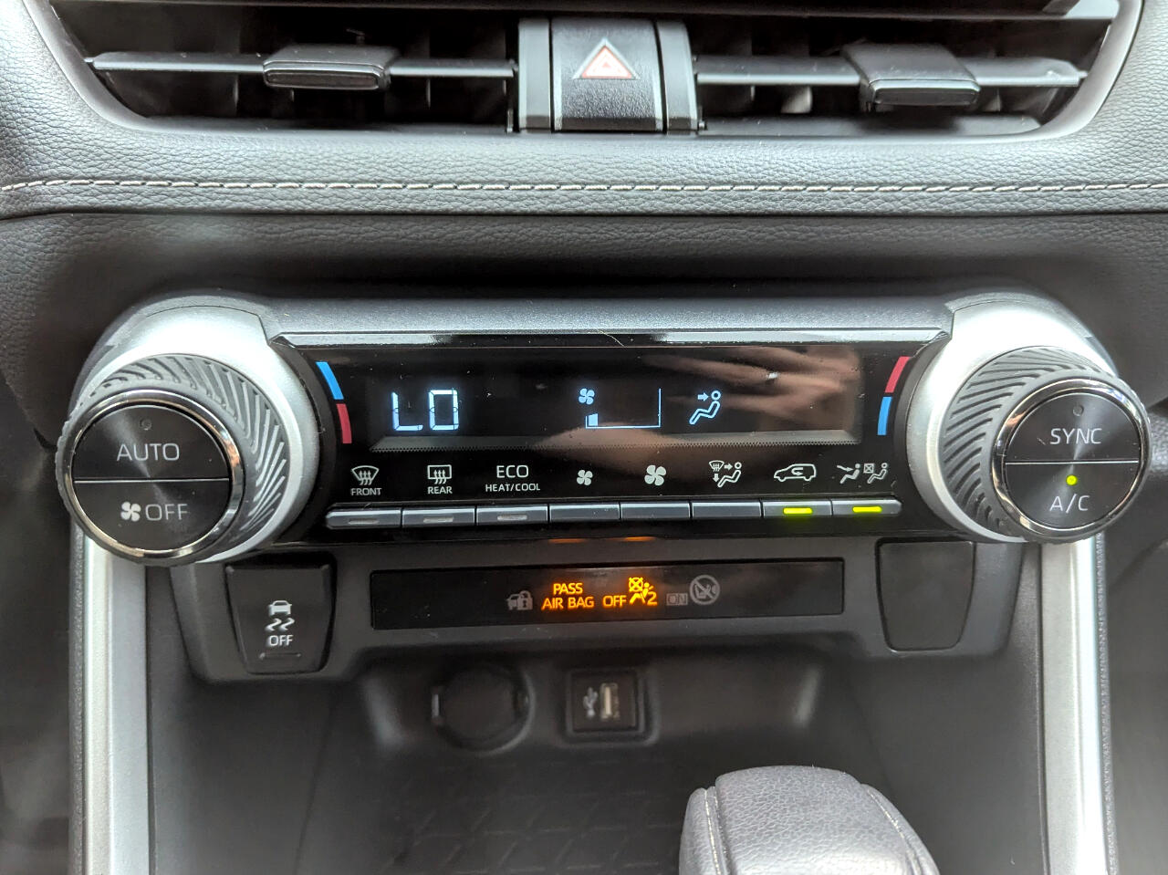 2024 Toyota RAV4 Hybrid XLE photo 22