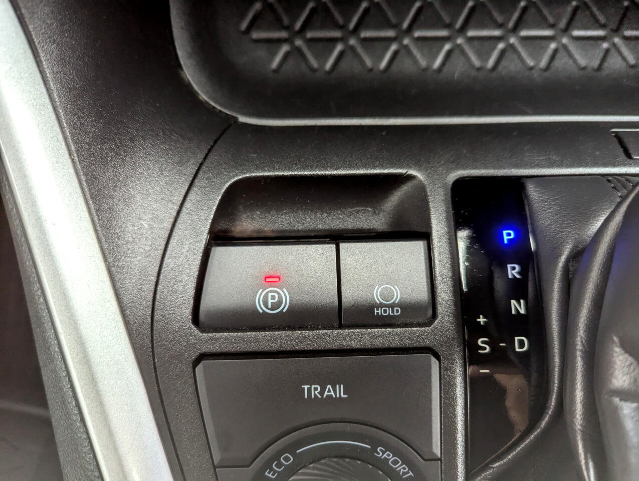 2024 Toyota RAV4 Hybrid XLE photo 23