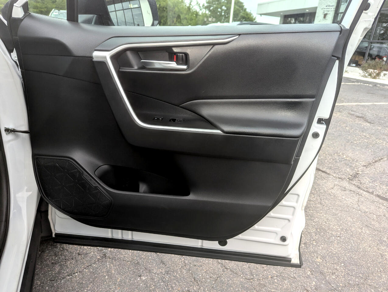 2024 Toyota RAV4 Hybrid XLE photo 26
