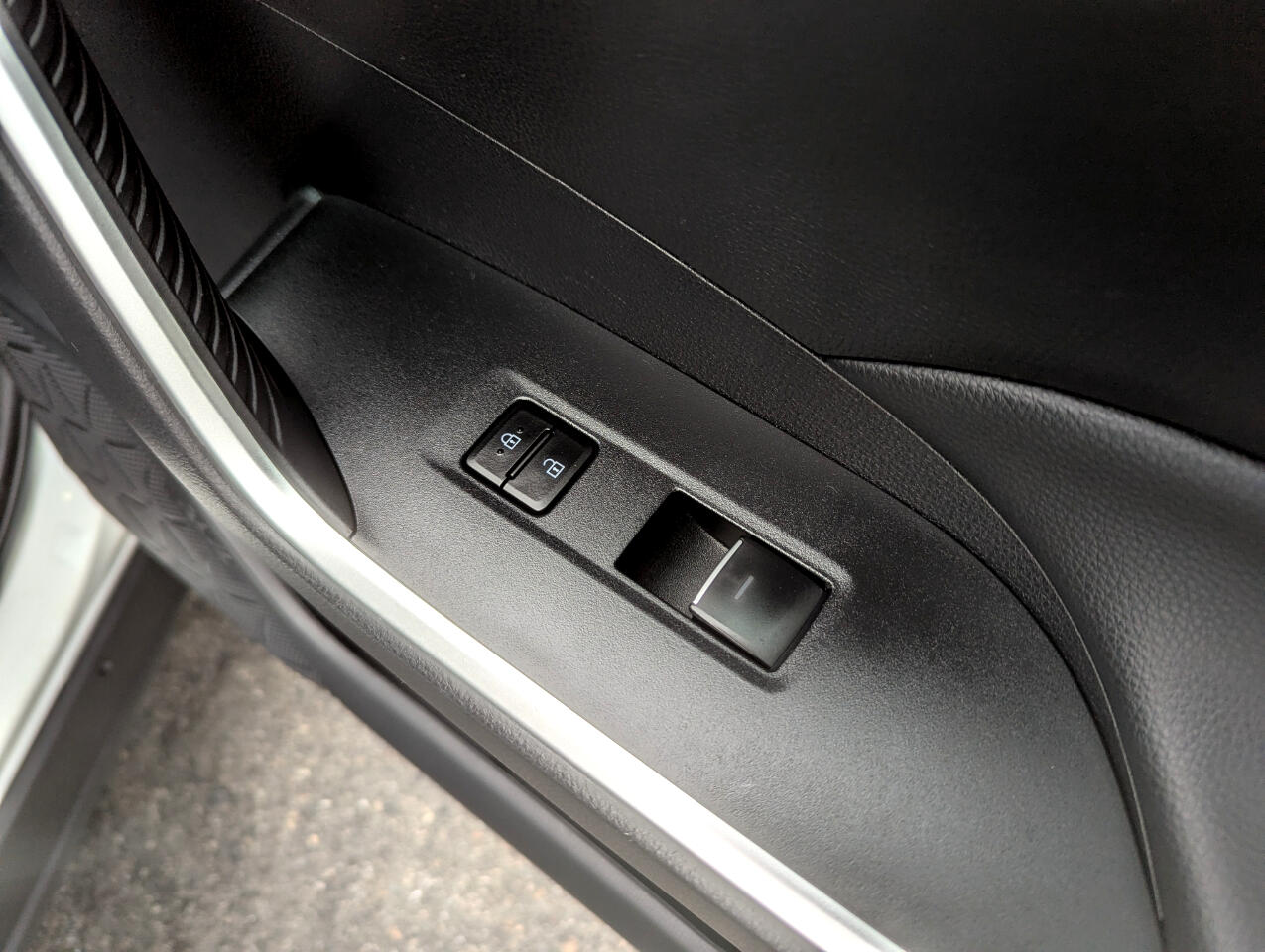 2024 Toyota RAV4 Hybrid XLE photo 27