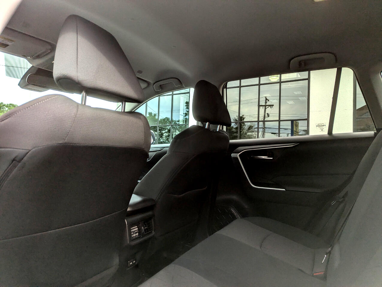 2024 Toyota RAV4 Hybrid XLE photo 32