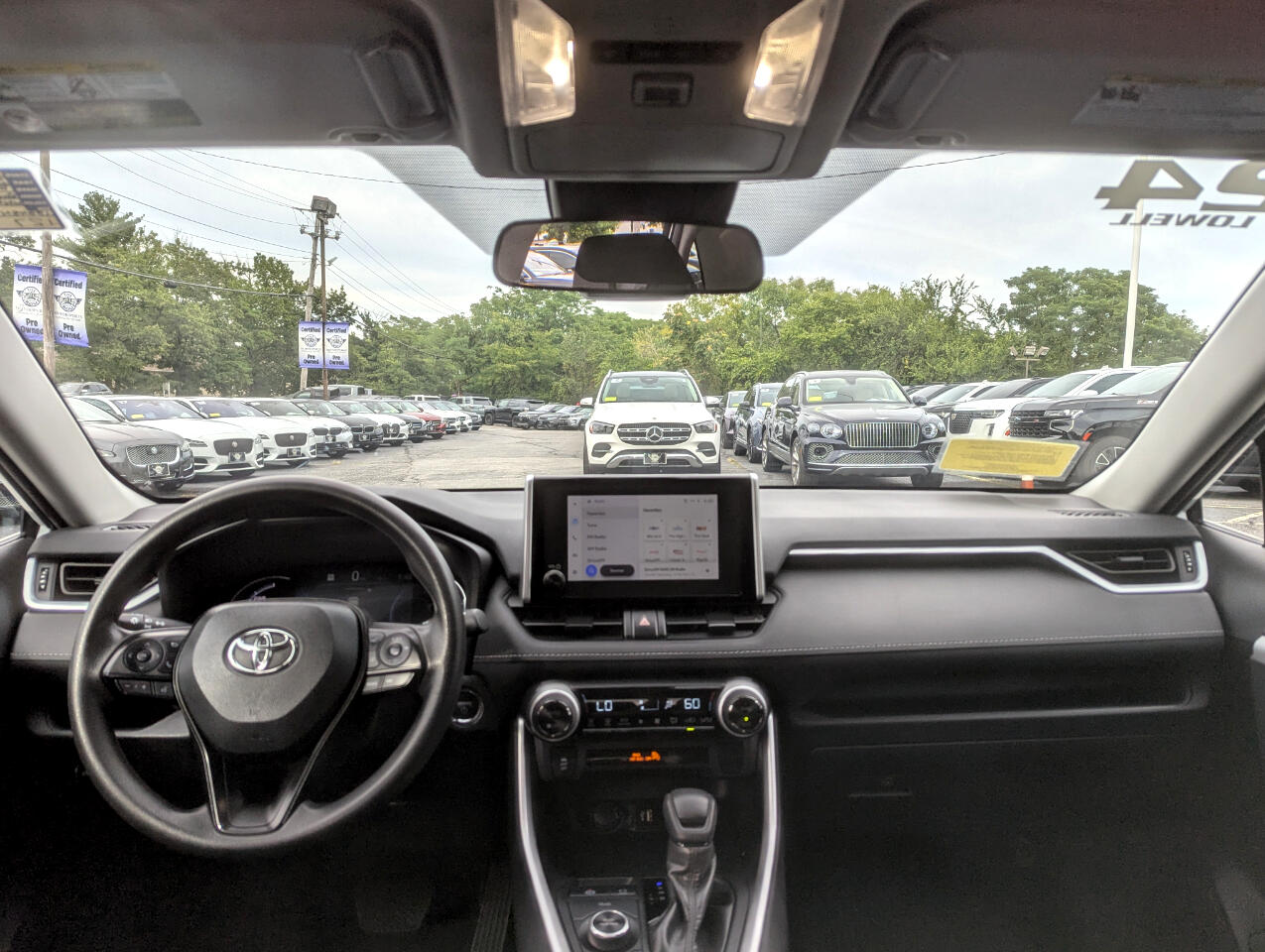 2024 Toyota RAV4 Hybrid XLE photo 33