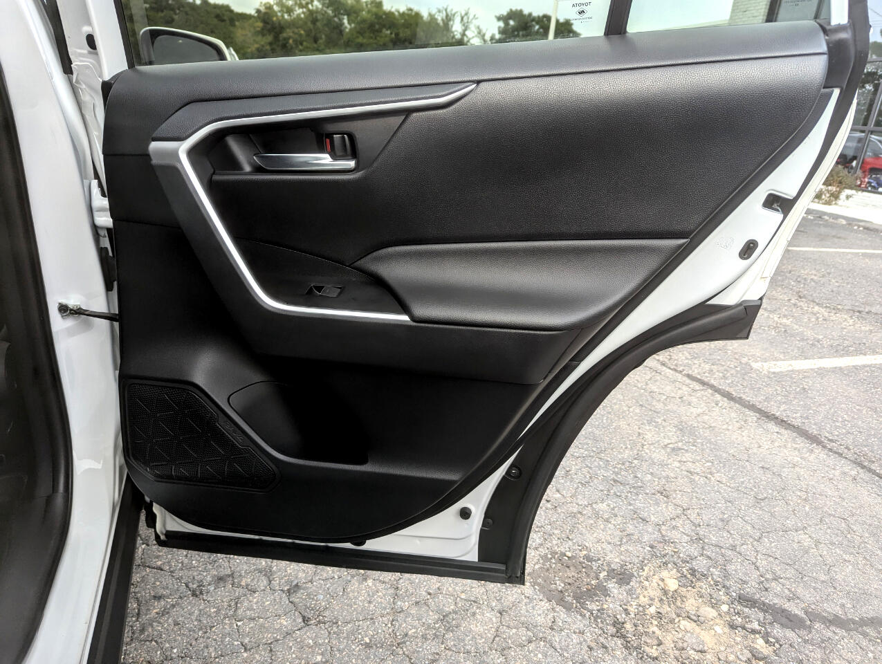 2024 Toyota RAV4 Hybrid XLE photo 34