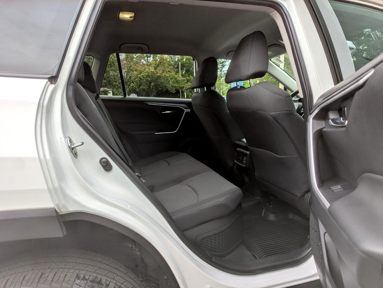 2024 Toyota RAV4 Hybrid XLE photo 35