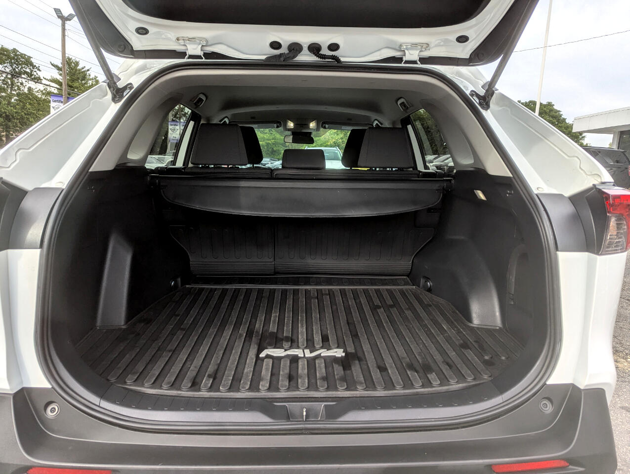 2024 Toyota RAV4 Hybrid XLE photo 37